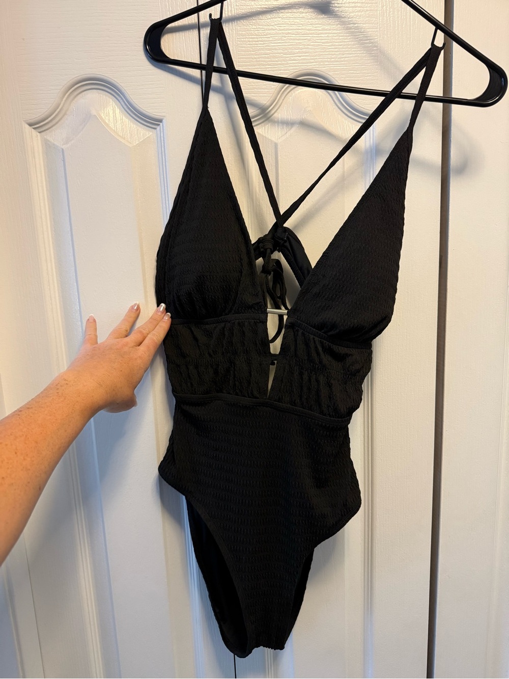 Cupshe Black Textured One-Piece Swimsuit with Plunge V-Neck